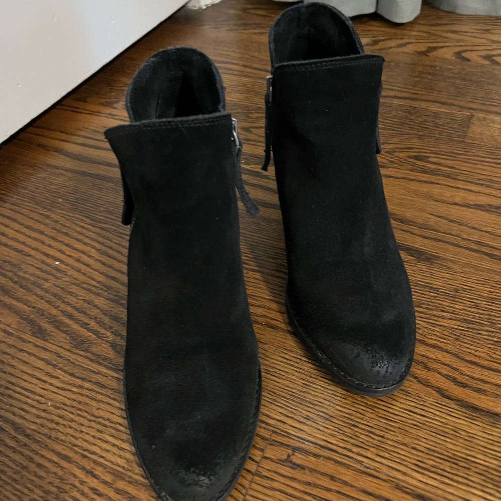 Elegant Suede Black Ankle Boots